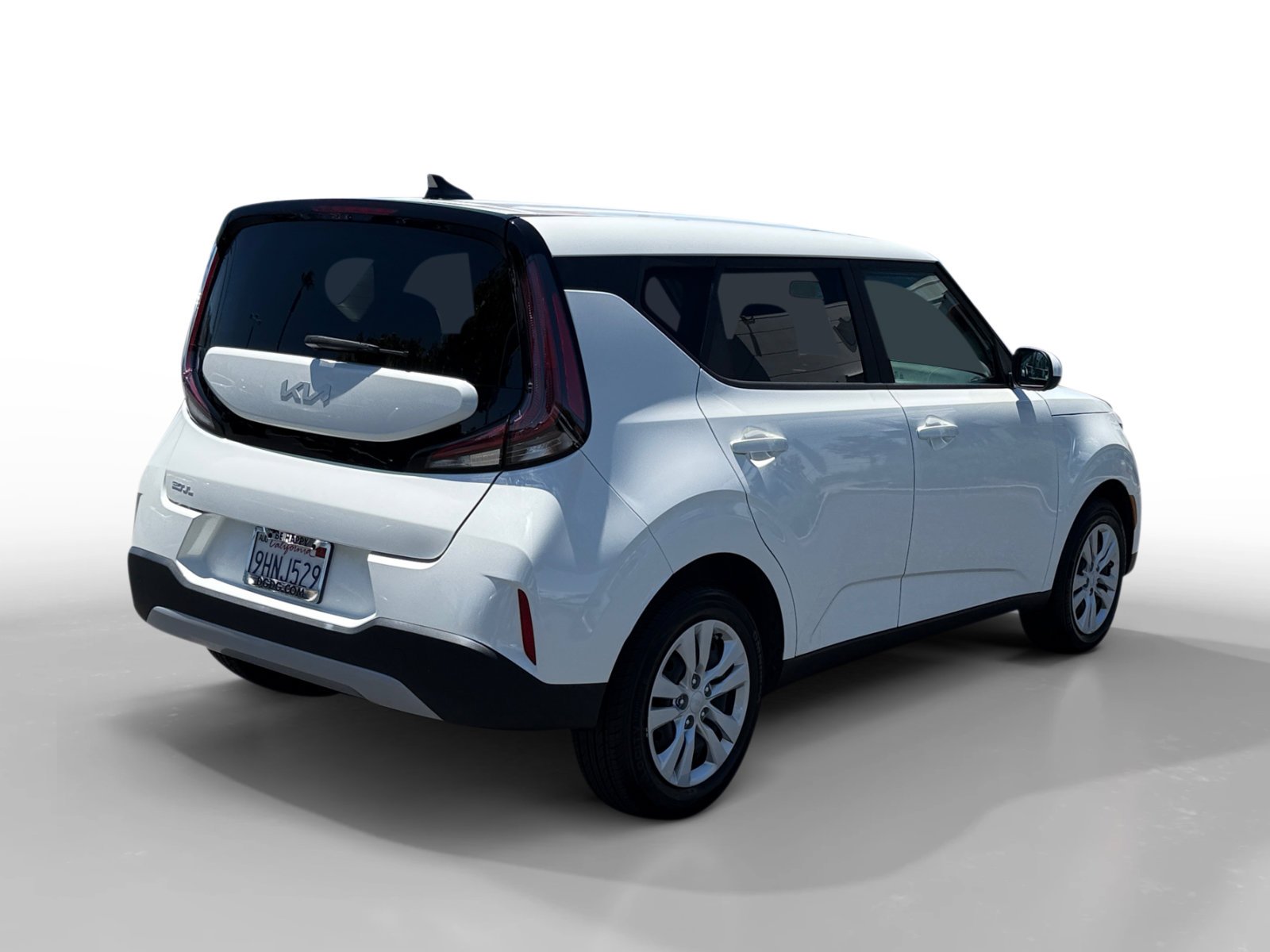 Used 2023 Snow White Pearl Kia LX image 5