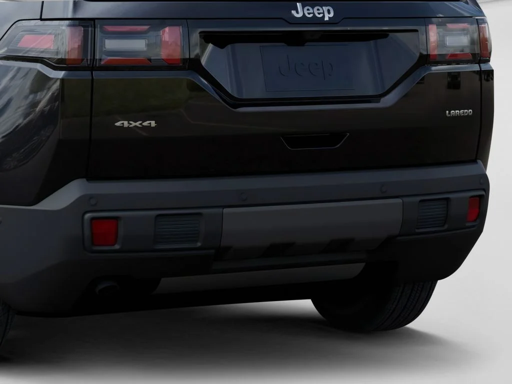 New 2026 Diamond Black Crystal Pearl-Coat Exterior Paint Jeep Laredo image 13