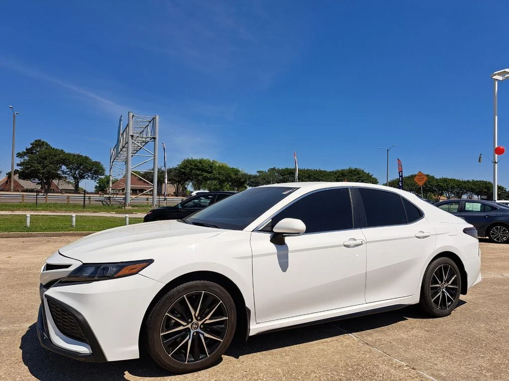 2024 Toyota Camry SE - Photo 9
