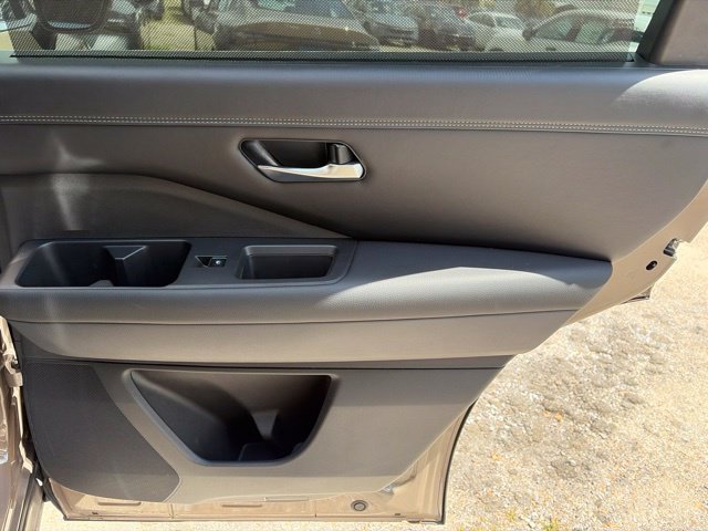 Used 2023 Beige Nissan Platinum image 21
