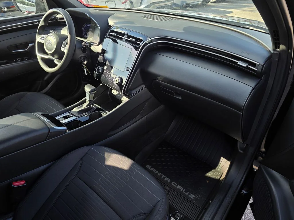 Used 2024 Black Hyundai SE image 9