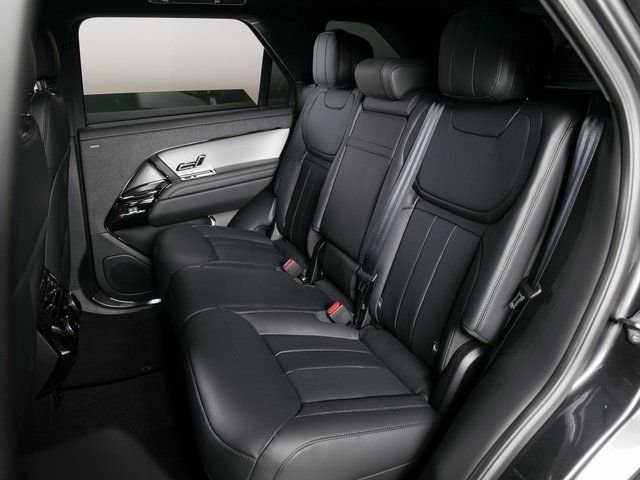New 2026 Carpathian Grey Land Rover SE image 5