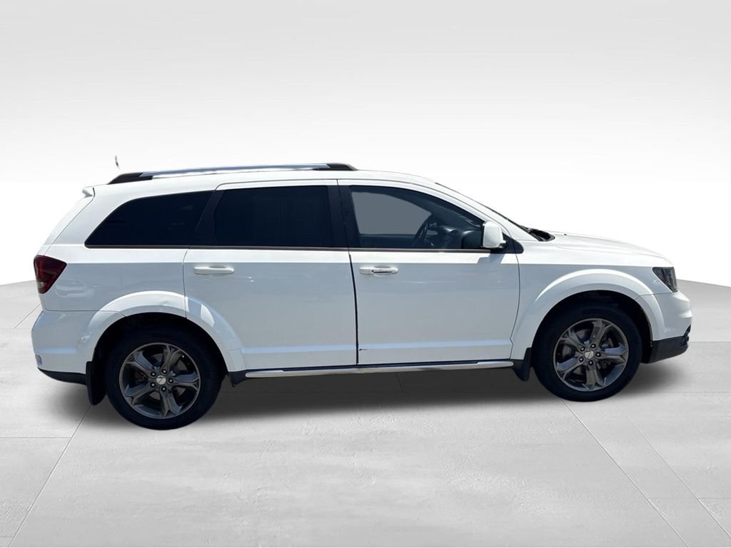Used 2015 White Dodge Crossroad image 5
