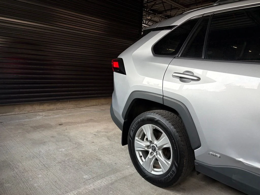 Used 2021 Silver Sky Metallic Toyota XLE image 10