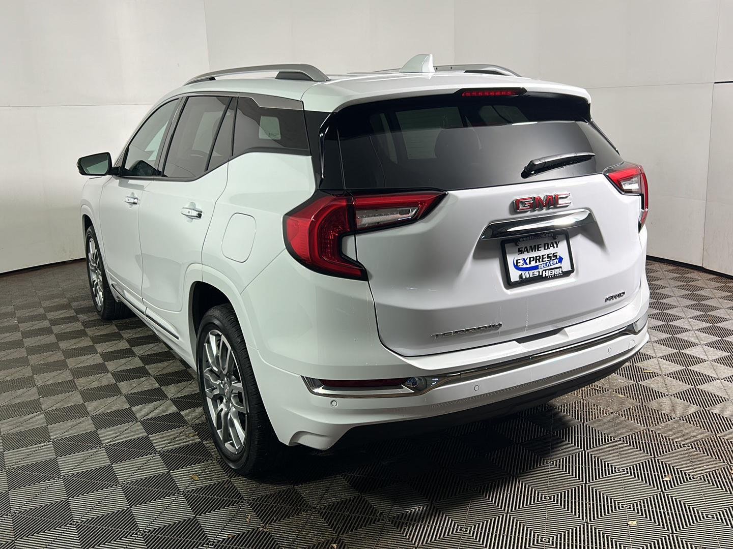 Used 2024 Summit White GMC Denali image 11