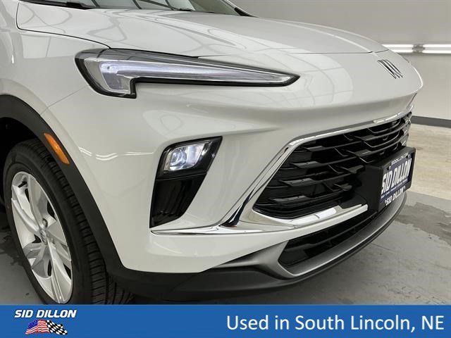 Used 2026 Summit White Buick Preferred image 26