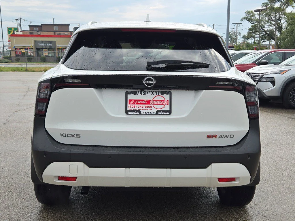 Used 2025 White Nissan SR image 12