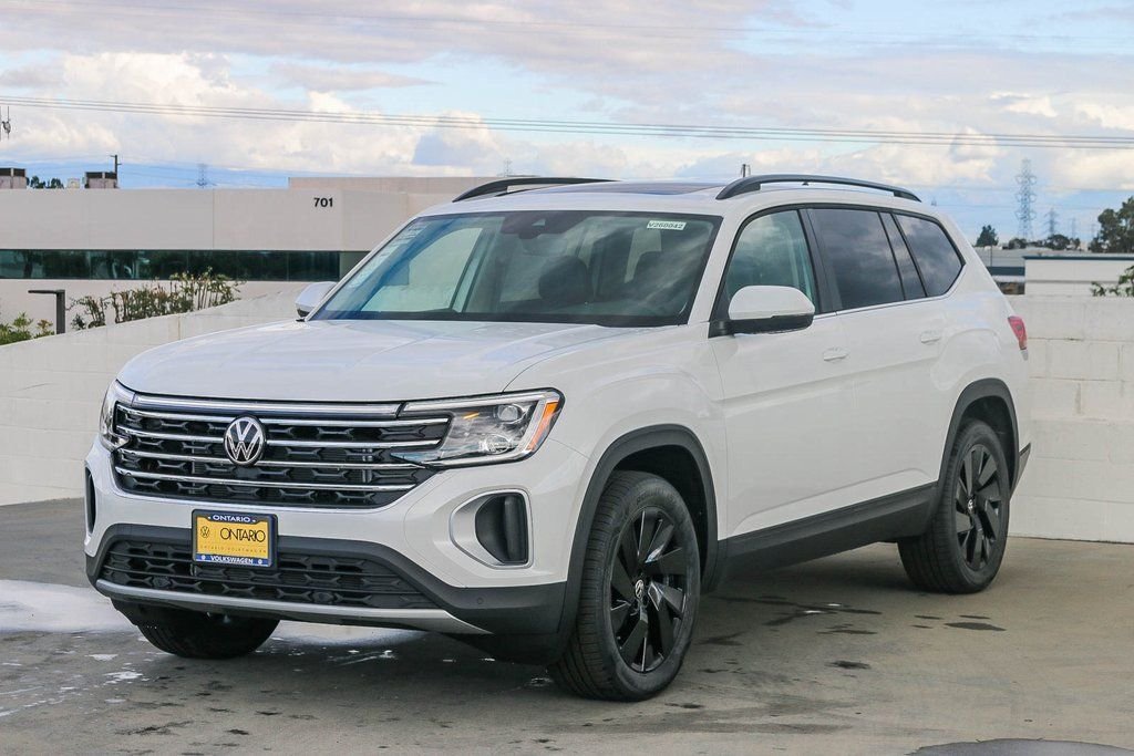 New 2026 White Volkswagen 2.0T SE w/Technology image 3