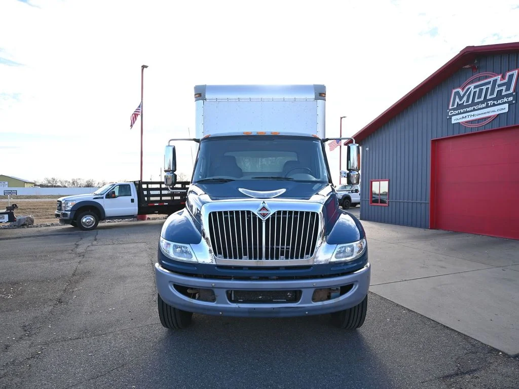 Used 2013 Blue International Series 4400 image 2