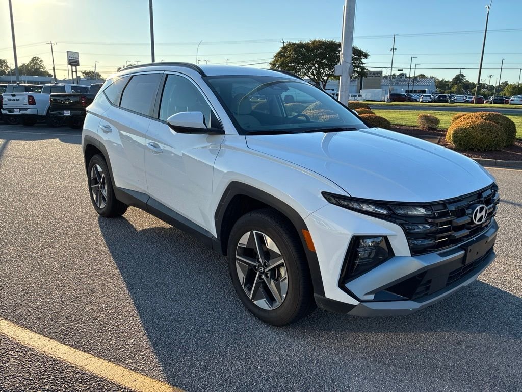 Used 2025 White Hyundai SEL image 8