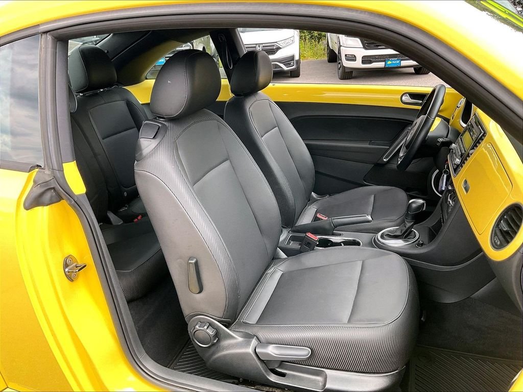 Used 2012 Saturn Yellow Volkswagen 2.5L image 10