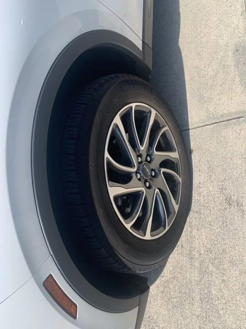 Used 2021 White Lincoln Standard image 4