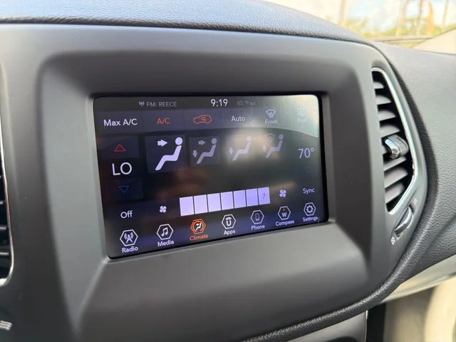 Used 2019 Blue Jeep Latitude image 3