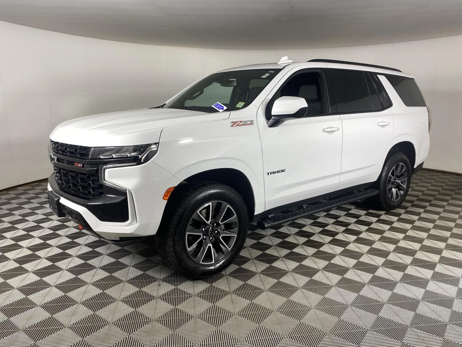 Used 2023 Summit White Chevrolet Z71 image 3