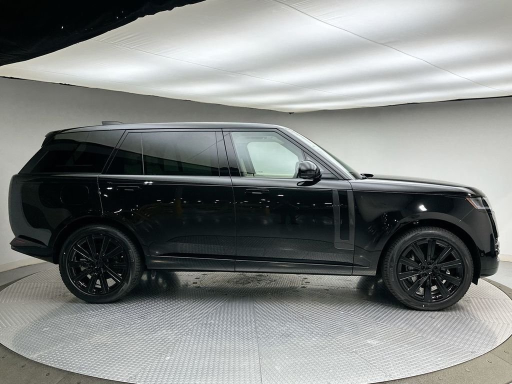 New 2026 Santorini Black Land Rover SE image 4