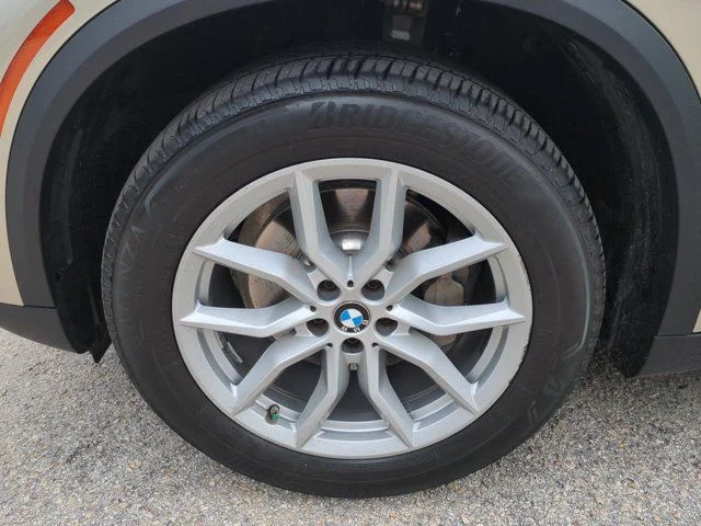 Used 2019 Beige BMW xDrive40i image 11