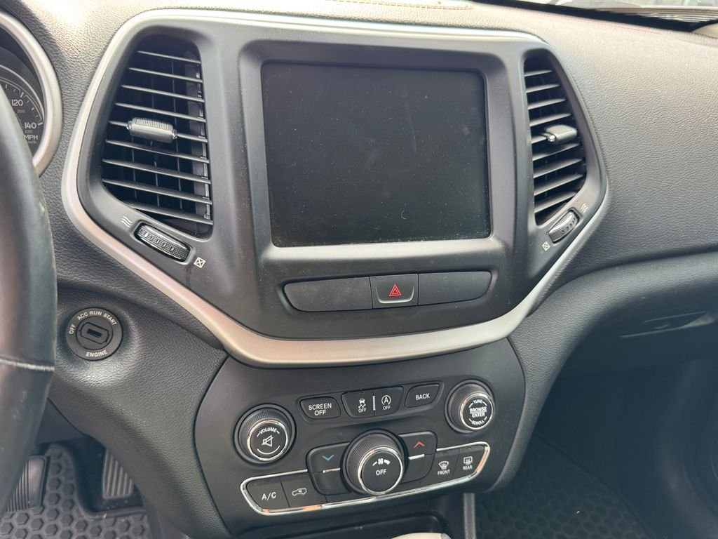 Used 2016 Gray Jeep Trailhawk image 12