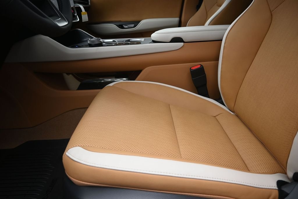 New 2026 Oxygen White Lexus  350e PREMIUM image 13