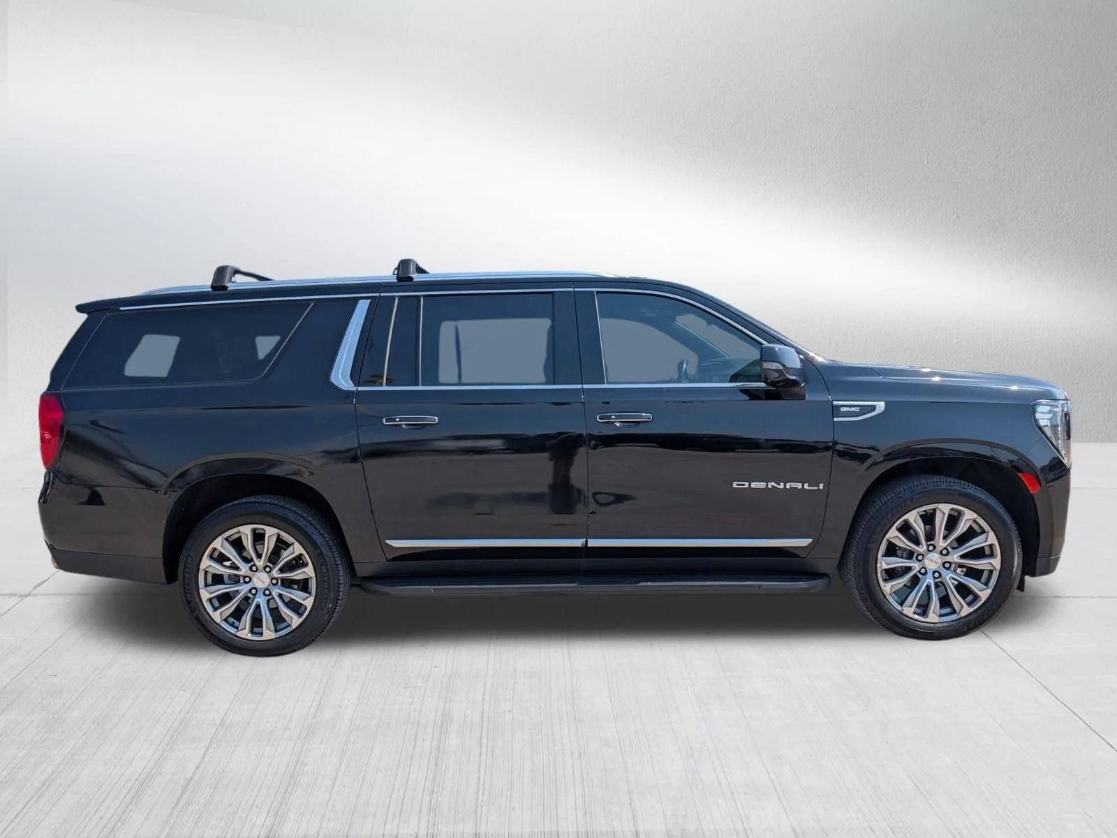 Used 2021 Onyx Black GMC Denali image 6