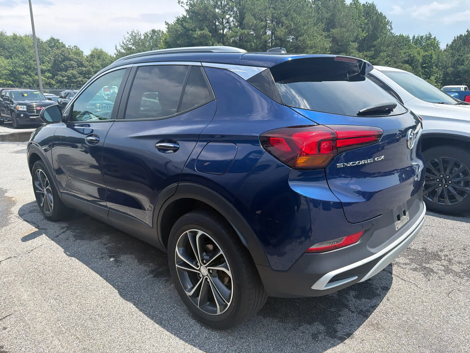 Used 2022 Sapphire Metallic Buick Select image 6