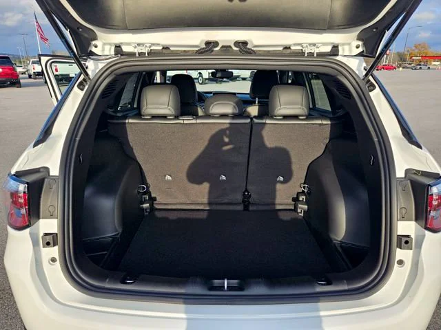 New 2026 Bright White Clear-Coat Exterior Paint Jeep Latitude image 23