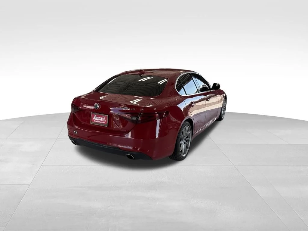 Used 2017 Red Alfa Romeo Base image 5