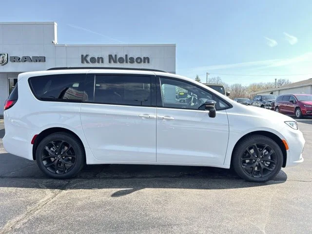 New 2026 Bright White Clearcoat Chrysler Limited image 15