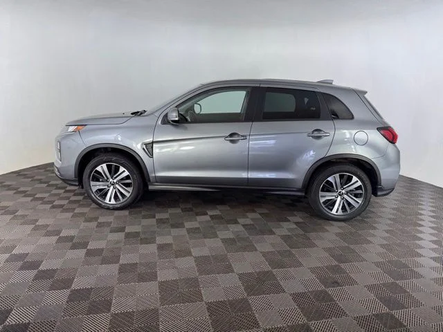 Used 2023 Gray Mitsubishi 2.0 SE image 5