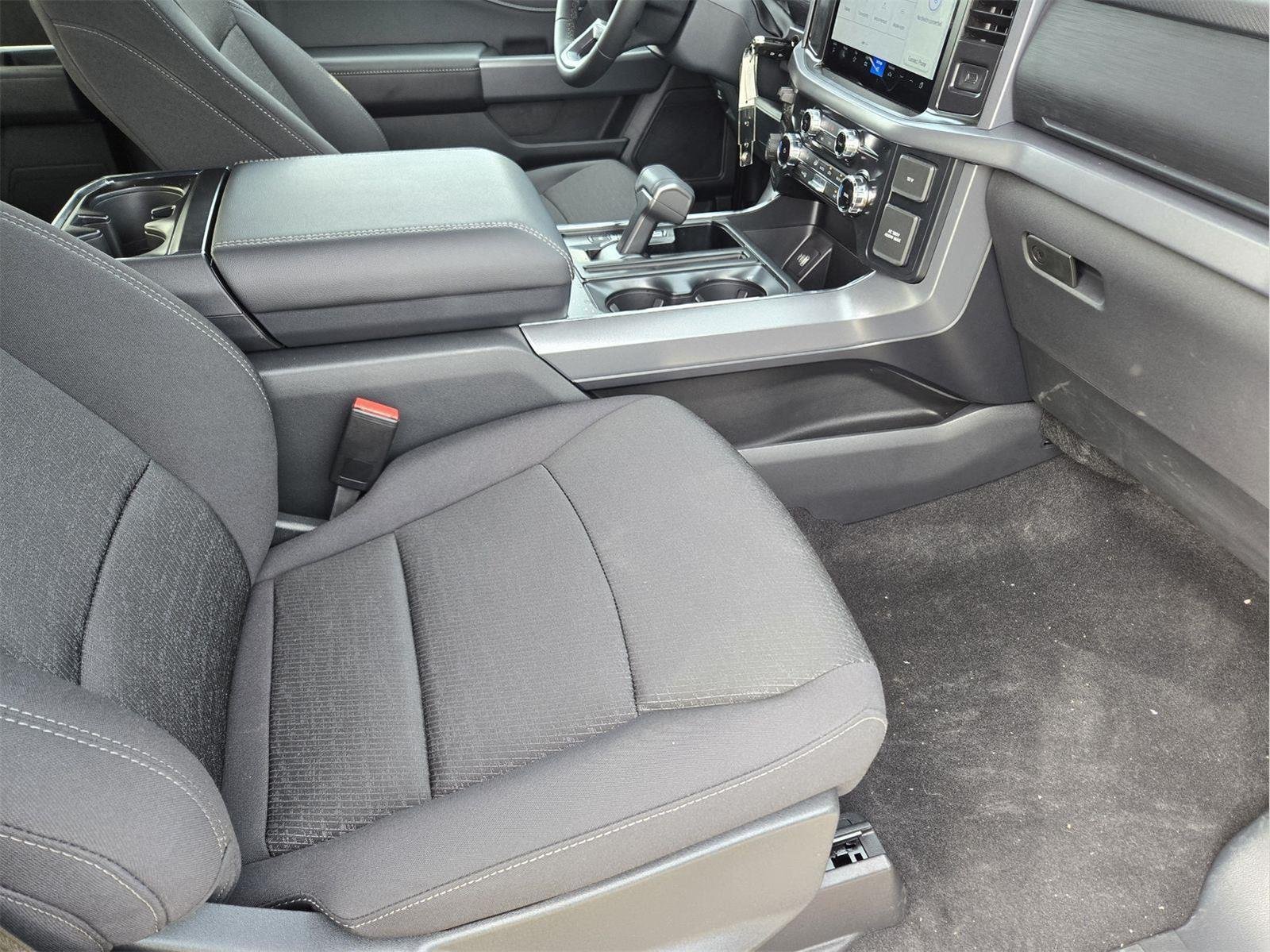New 2026 Oxford White Ford XLT image 9