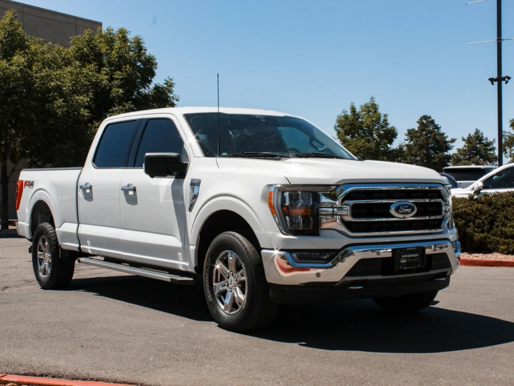 Used 2021 Oxford White Ford XLT image 3