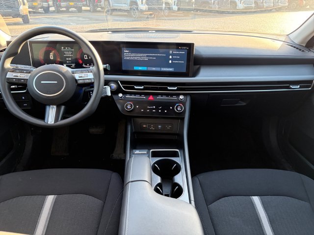 Used 2025 White Hyundai SEL image 21