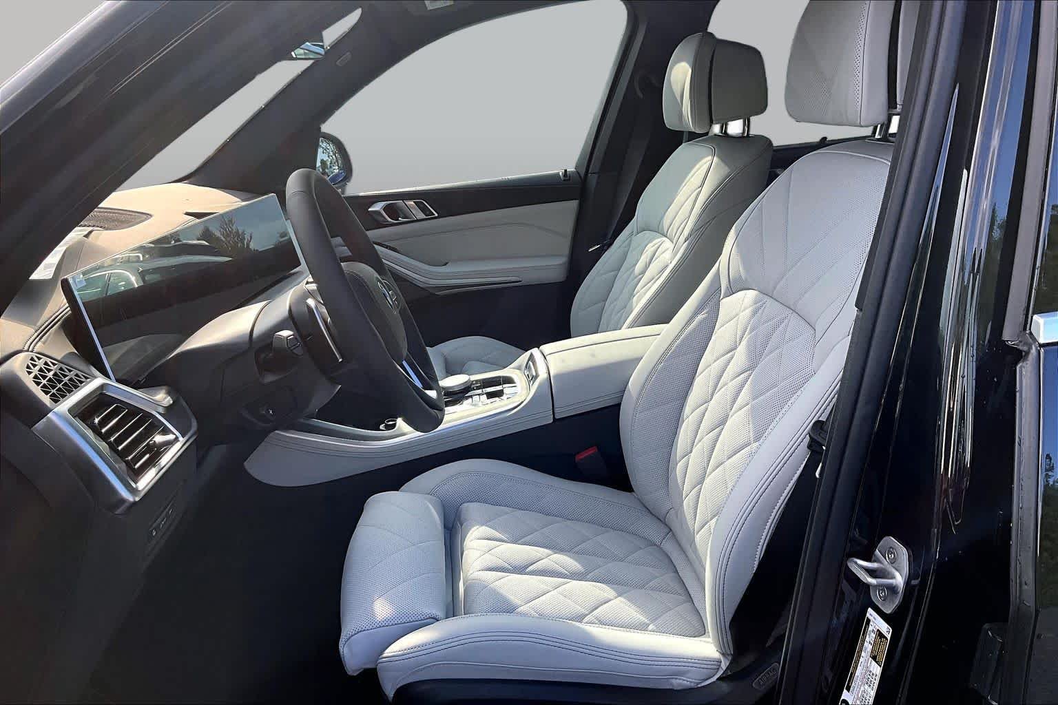 New 2026 Black Sapphire Metallic BMW xDrive40i image 7