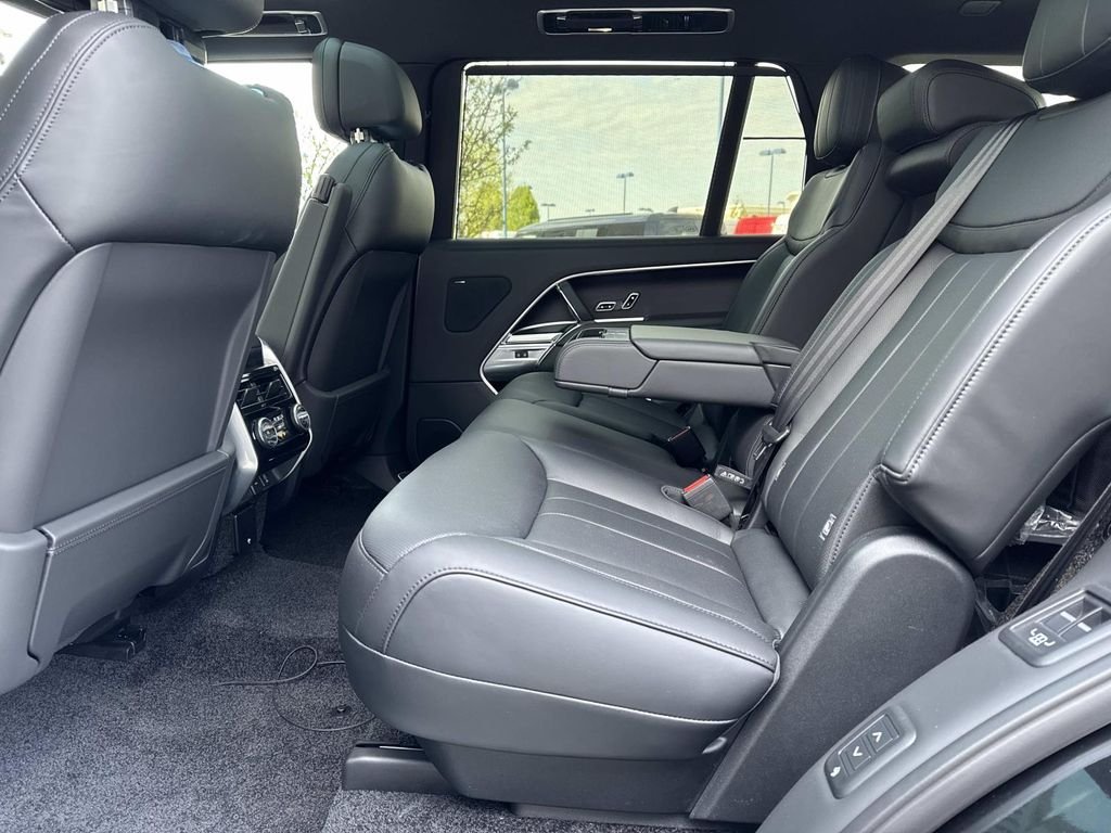 New 2026 Santorini Black Land Rover SE image 14