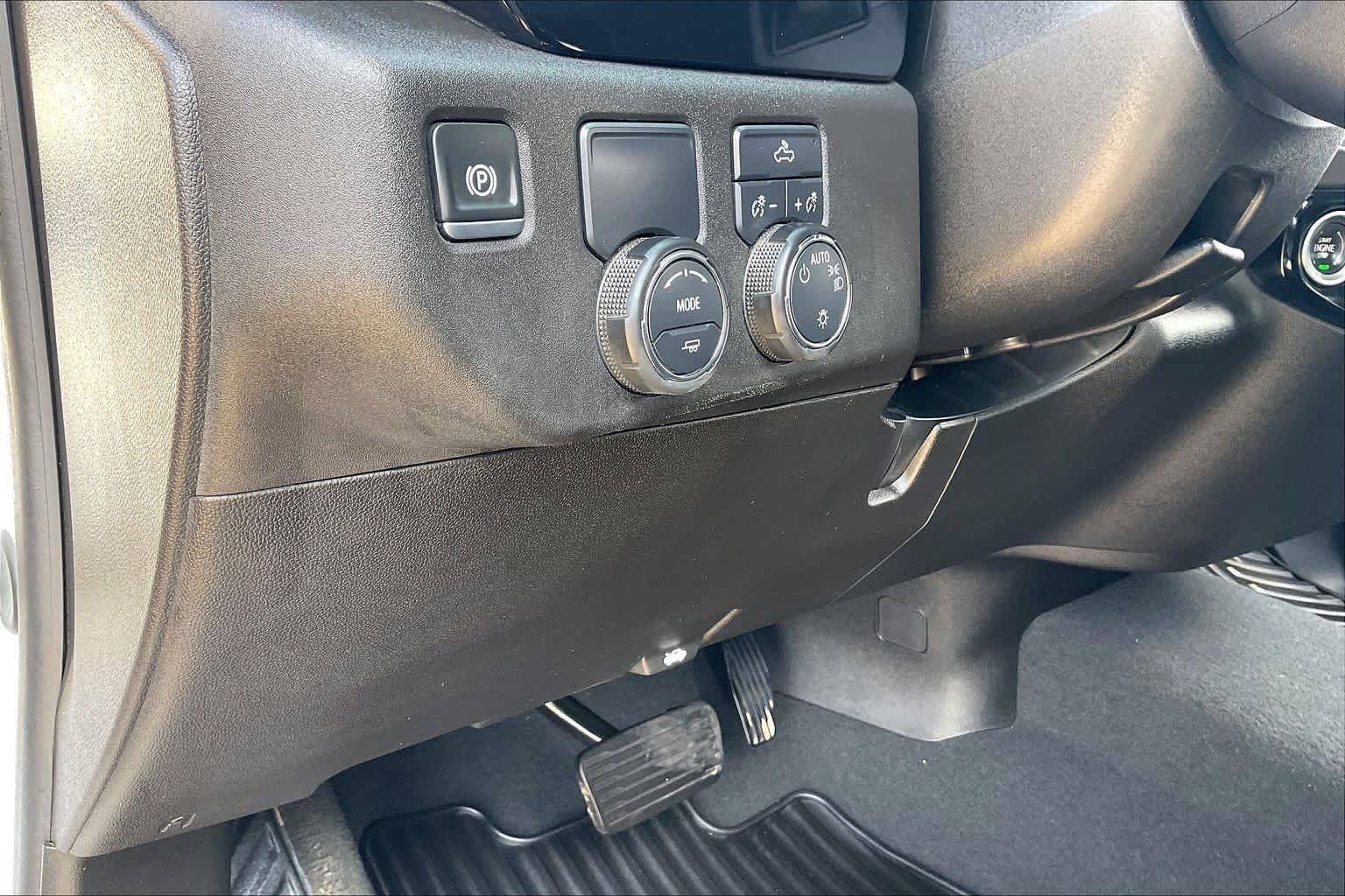 Used 2025 Summit White Chevrolet LT image 29