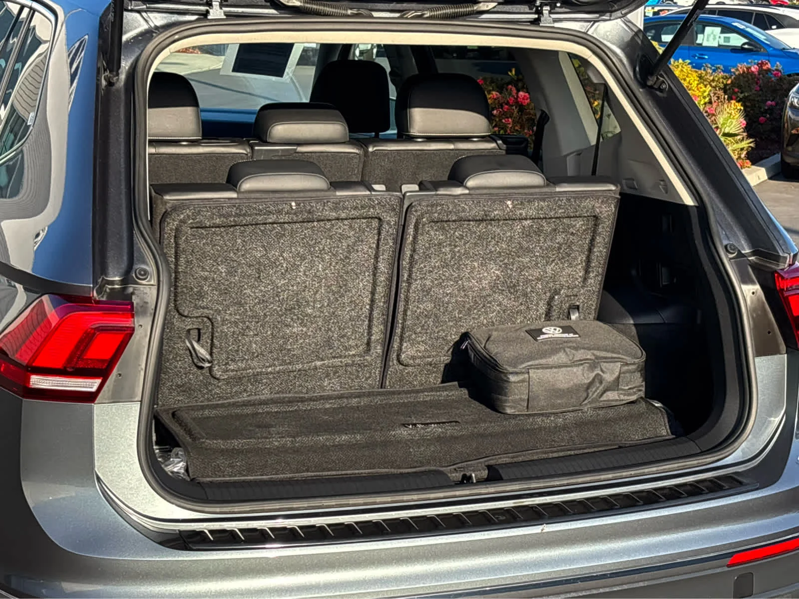 Certified Used 2023 Platinum Gray Metallic Volkswagen SE image 28