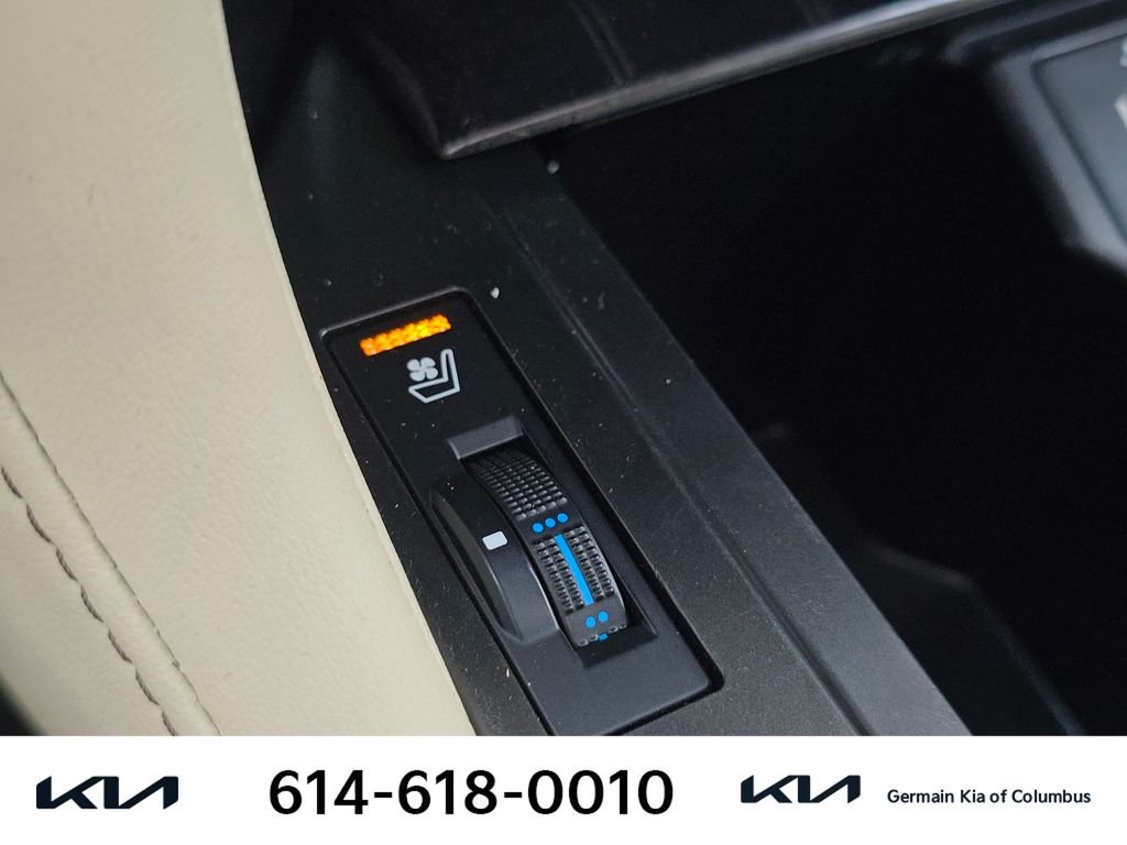 Used 2022 Black Lexus 460 image 31