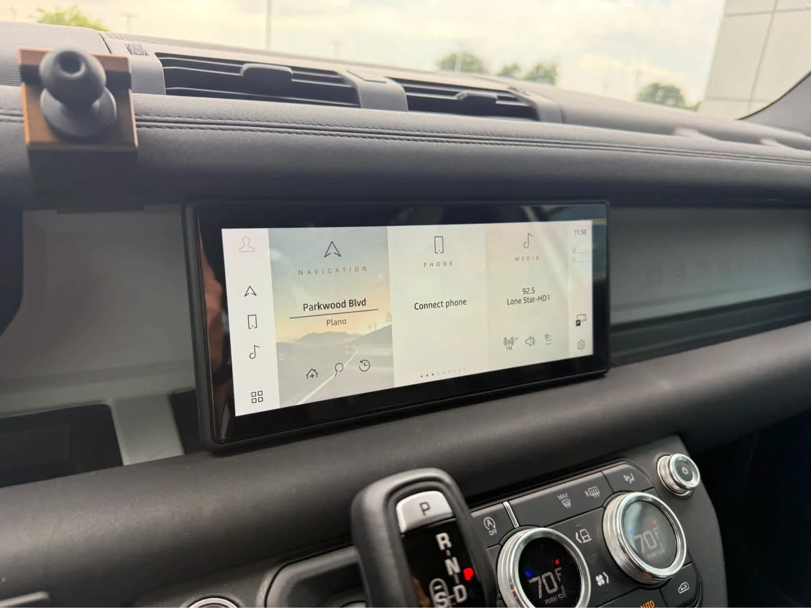 Used 2020  Land Rover First Edition image 18