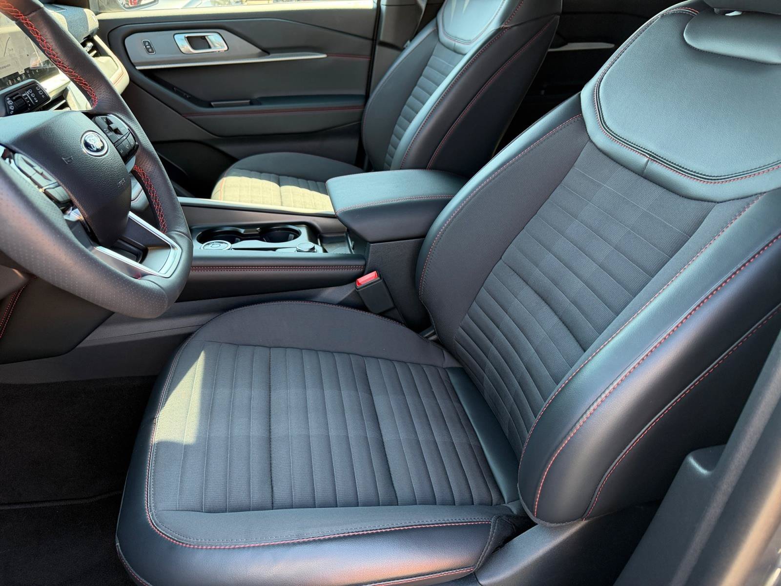 2026 Ford Explorer ST-Line - Photo 10