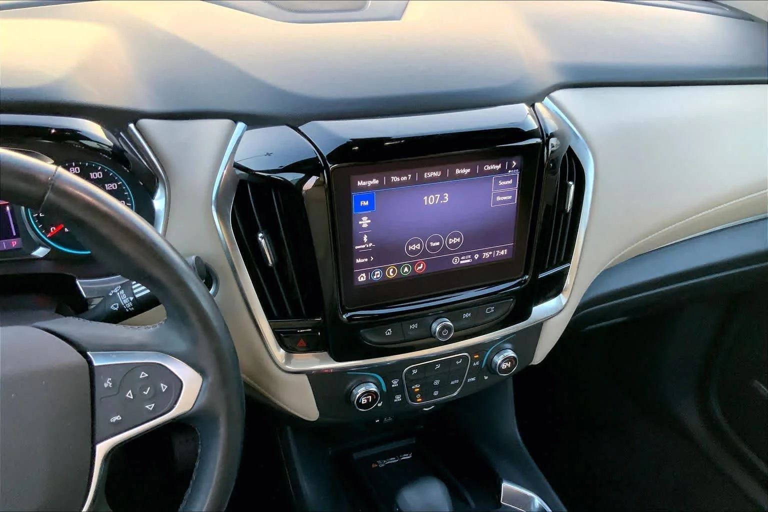 Used 2023 Silver Sage Metallic Chevrolet LT Leather image 7