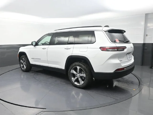 New 2026 Bright White Clear-Coat Exterior Paint Jeep Limited image 6