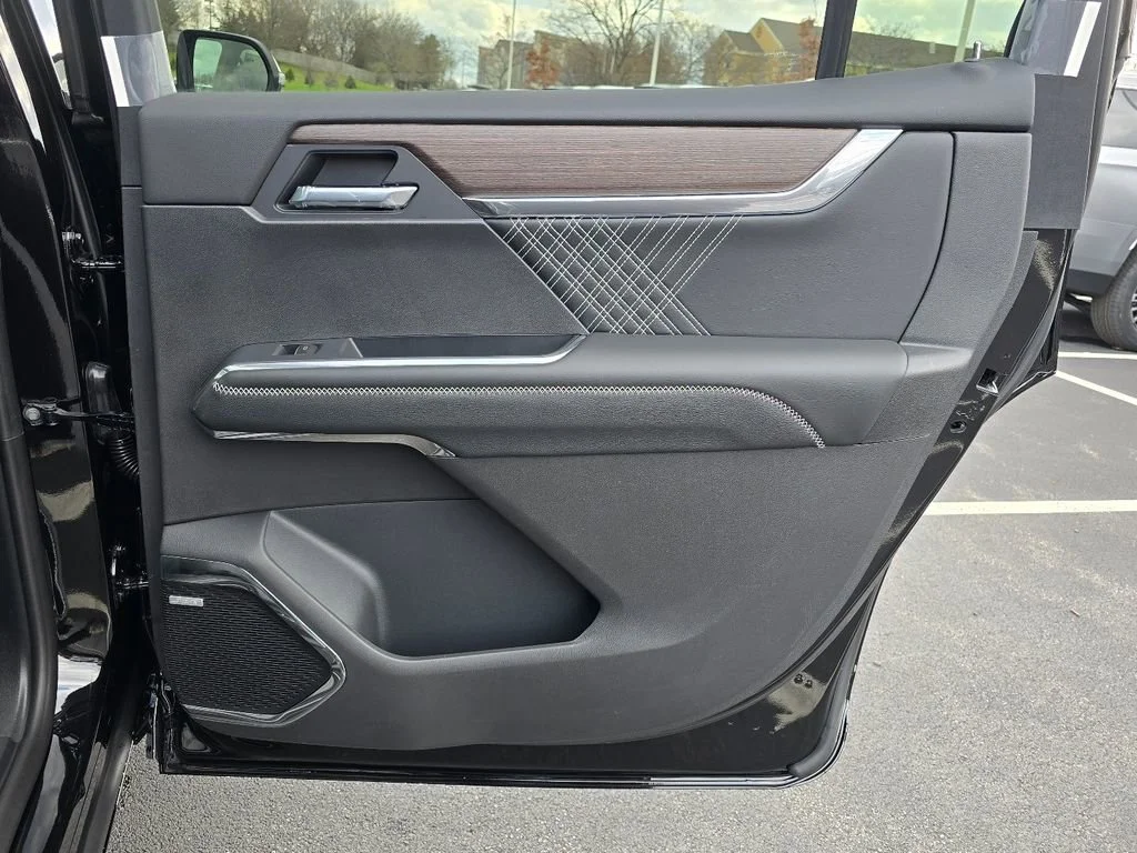2026 GMC Acadia Denali - Photo 32