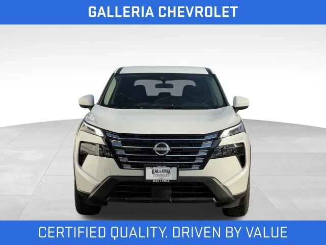 Used 2025 White/off-white Nissan SV FWD image 3