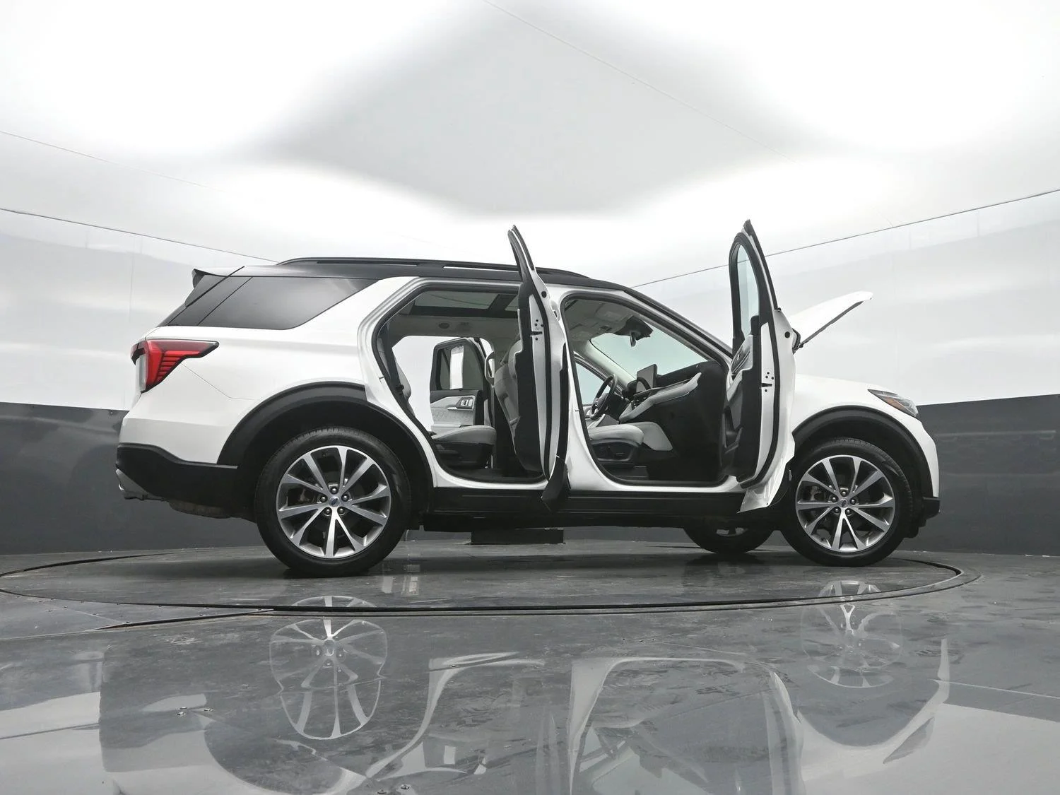 Used 2025 Star White Metallic Tri-Coat FORD Platinum image 55