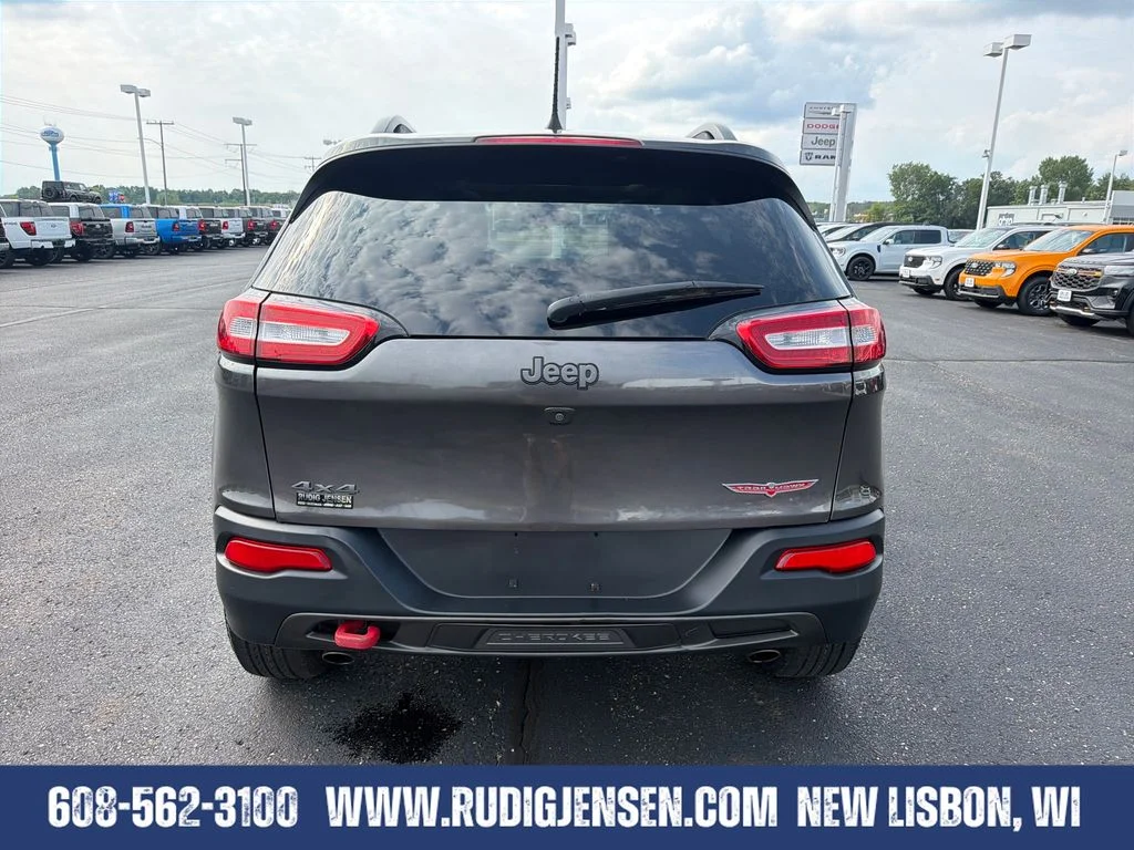 Used 2016 Gray Jeep Trailhawk image 4
