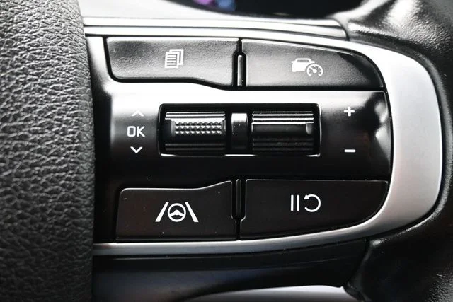 Used 2023 Black Kia X-Line image 23