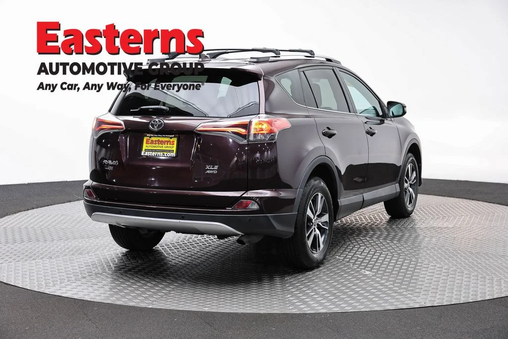 Used 2016 Black Toyota XLE image 5