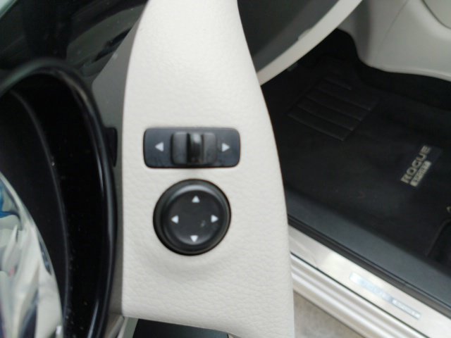 Used 2020 Silver Nissan SV image 15