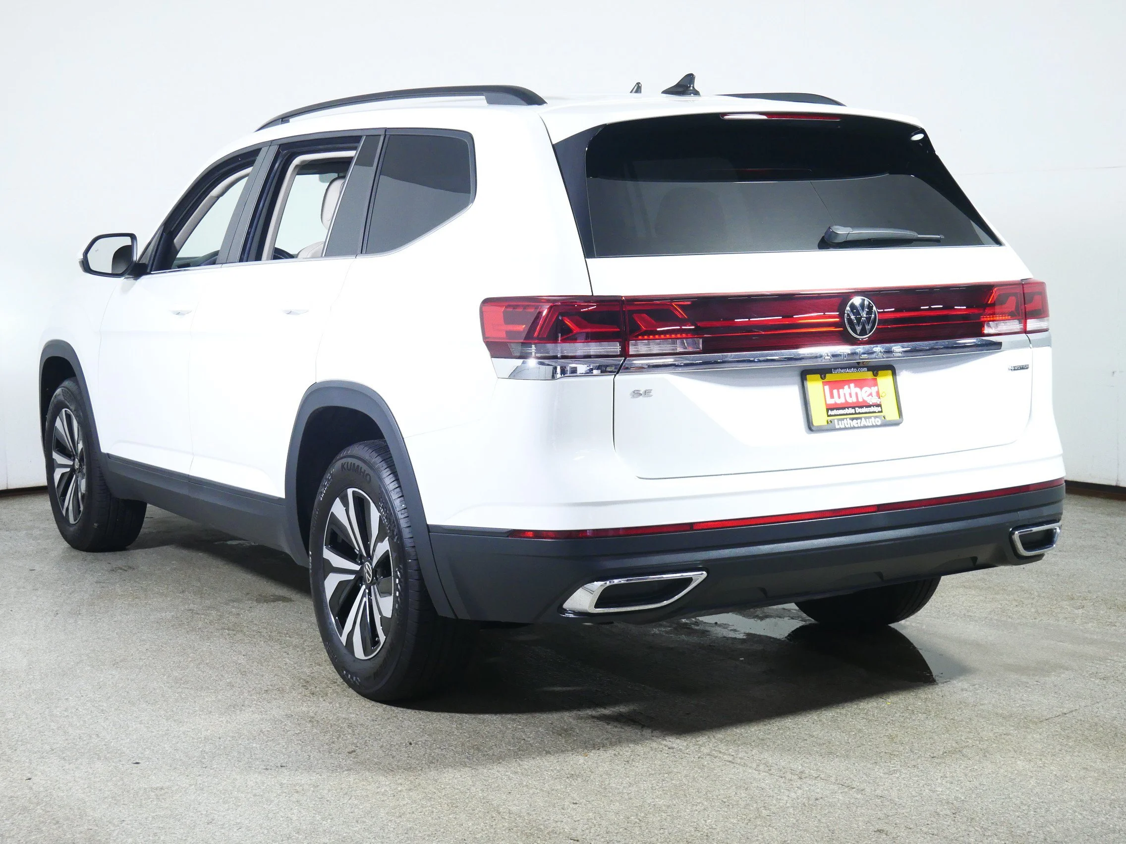 Used 2025 Pure White Volkswagen 2.0T SE image 5