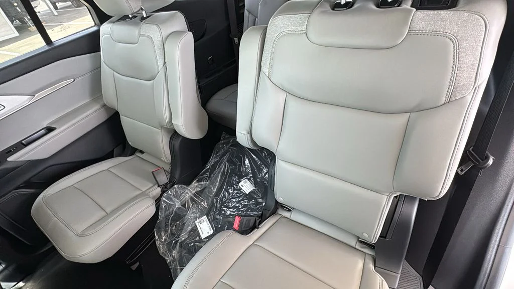 New 2026 Star White Metallic Tri-Coat Ford Active image 14