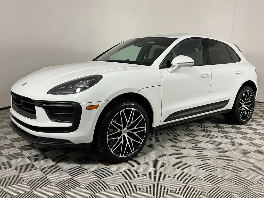 2022 Porsche Macan -'s photo